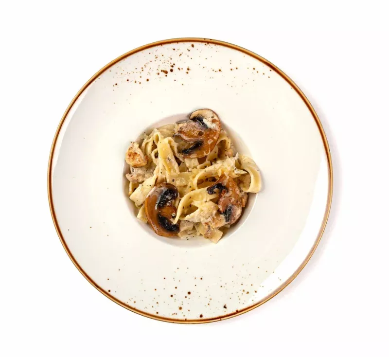 Паста с курицей и шампиньонами